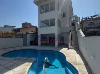 Magnífico Sobrado à Venda com 4 suítes e pisicna