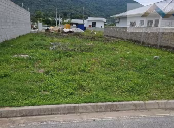 Casa Geminada em Forquilhas - 2 Dormitórios por R$380.000