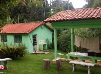 EXCELENTE CHÁCARA COM ESCRITURA DE 1.500 M²/ CASA SEDE/PISCINA/ESPAÇO GOURMET À VENDA EM SANTA ISABEL