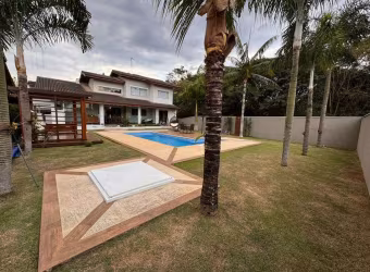 Casa à venda com 04 suítes no Condomínio Figueira Garden em Atibaia