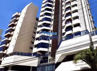 Amplo e charmoso apartamento no centro com vista para o mar.