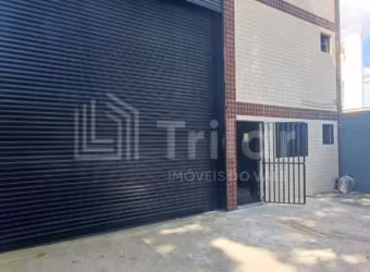 Galpão Industrial para Locação em São José dos Campos-SP: 3 Salas, 4 Banheiros, 7 Vagas de Garagem, 450m² na Chácaras Reunidas.