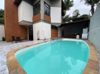Casa com 4 suítes na praia da Enseada