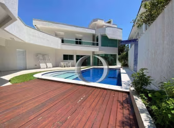 Casa em condomínio fechado com 5 suítes, piscina e area gourmet a poucos metros da praia do Pernambuco