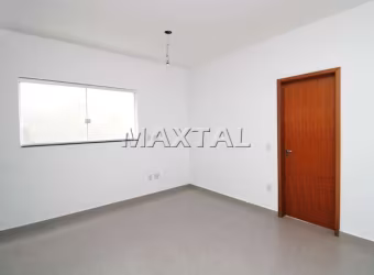 Apartamento de 34m² com 1 dormitório, sala, sacada e cozinha, no Parque Mandaqui.