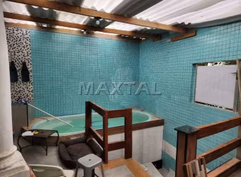 Sobrado à venda, com 4 dormitórios, 2 suítes, 4 banheiros, piscina no Jardim São Paulo.