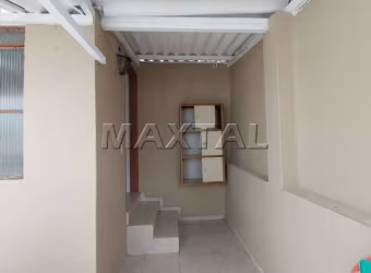 Casa térrea para locação, com 2 dormitórios e mais uma suíte, e 1 vaga de garagem, na Vila Guaca.