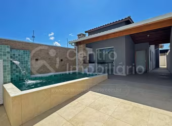 CASA à venda com piscina e 2 quartos em Peruíbe, no bairro Flora Rica