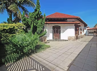 CASA à venda com piscina e 3 quartos em Peruíbe, no bairro Balneario Arpoador