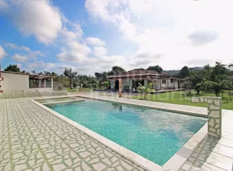 CASA à venda com piscina e 2 quartos em Peruíbe, no bairro Bananal