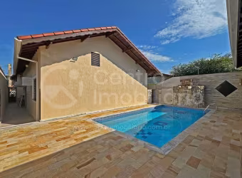 CASA à venda com piscina e 3 quartos em Peruíbe, no bairro Jardim Ribamar