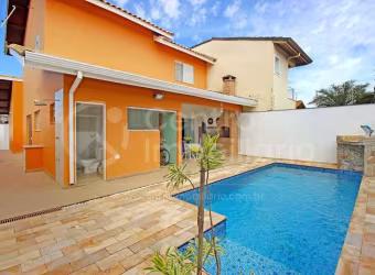 CASA à venda com piscina e 3 quartos em Peruíbe, no bairro Parque Balneario Oasis