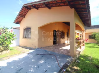 CASA à venda com 2 quartos em Peruíbe, no bairro Jardim Veneza
