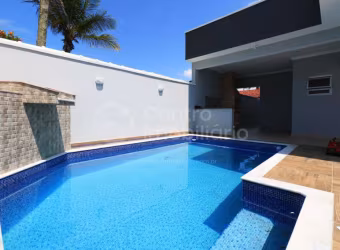 CASA à venda com piscina e 3 quartos em Peruíbe, no bairro Parque Balneario Oasis