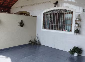 Casa Geminada! 2 Dormitórios 1 Suíte! Ótima Localização