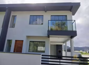 Sobrado a venda no loteamento Lisboa em São José/SC