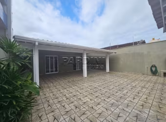 Casa térrea com 4 dormitórios na região central de Ubatuba!
