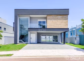 Residência no Toscana AlphaVille.&lt;BR&gt;&lt;BR&gt;O lote plano permite que a arquitetura integre toda a parte inferior, cozinha, jantar, estar e espaço gourmet integrados ao pátio.&lt;BR&gt;Possui 