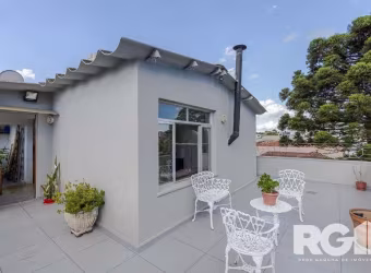 Cobertura semimobiliada com 3 dormitórios 195m² com 2 vagas na Vila Ipiranga&lt;BR&gt;&lt;BR&gt;No 2 andar, temos 3 dormitórios 1 suíte (com ar condicionado), living, banheiro social, cozinha american