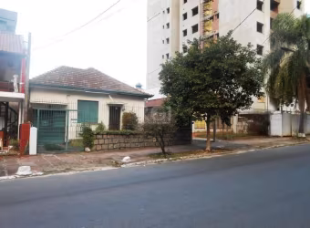 Terreno de 360m², medidas 9,90x36,30 com casa de alvenaria construída e averbada de 165m² , no bairro Higienópolis, proximidades da Couto de Magalhães.&lt;BR&gt;Juntamente com dois terrenos vizinhos e