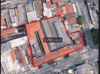 Terreno de Esquina com 1.900m²