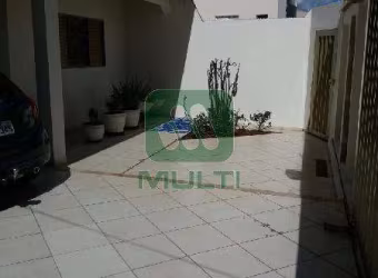 Casa com 3 quartos à venda no Santa Mônica, Uberlândia  por R$ 757.000
