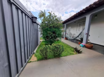 Casa com 3 quartos à venda na Cidade Jardim, Uberlândia  por R$ 650.000