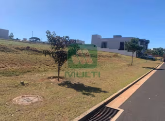 Terreno em condomínio fechado à venda no Alphaville, Uberlândia  por R$ 600.000