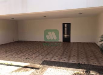 Casa com 4 quartos para alugar no Morada da Colina, Uberlândia  por R$ 9.000