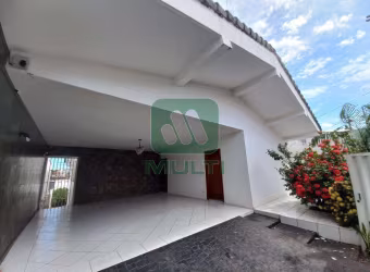 Casa com 3 quartos para alugar no Centro, Uberlândia  por R$ 5.000