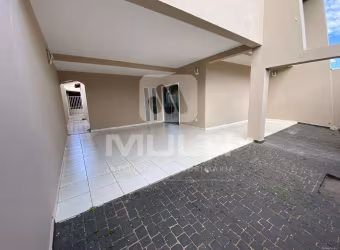 Casa com 3 quartos à venda no Vigilato Pereira, Uberlândia  por R$ 700.000