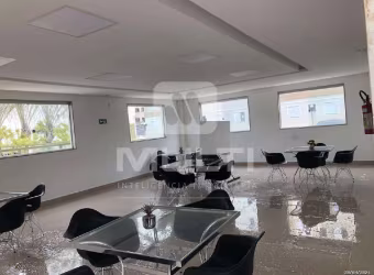 Apartamento com 2 quartos para alugar no Jardim Holanda, Uberlândia  por R$ 1.200