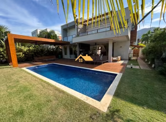 Casa de luxo em condomínio à venda em Maresias, São Sebastião-SP: 4 quartos, 4 suítes, 3 salas, 4 banheiros, 4 vagas, 300m².