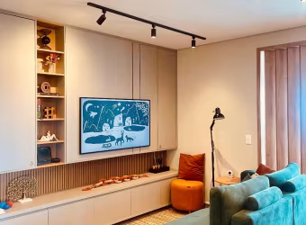 MARAVILHOSO apartamento mobiliado DAMEBE DUETTO para venda possui 84 m² Frente PRAÇA no Último andar