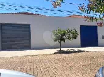 Salão Comercial à venda ou para locação em Vila Vitória || - SP