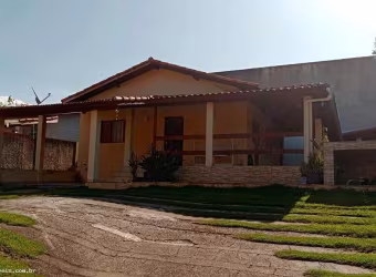 2 Dorms | 6 Vagas | 200 m² construída | 450 m² do terreno
