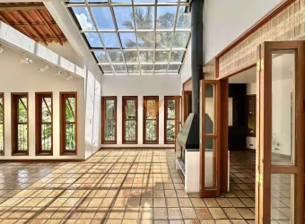 Casa para venda e aluguel em Condomínio Iolanda de 485.50m² com 3 Quartos, 1 Suite e 5 Garagens