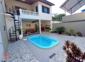 Casa para venda em Centro de 450.00m² com 3 Quartos, 1 Suite e 3 Garagens