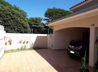 Casa para venda em Parque Rural Fazenda Santa Cândida de 235.85m² com 3 Quartos, 1 Suite e 4 Garagens