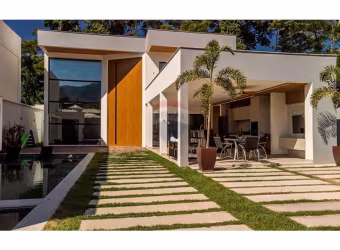 Casa de Condomínio para venda em Jacarepaguá de 600.00m² com 4 Quartos, 4 Suites e 4 Garagens