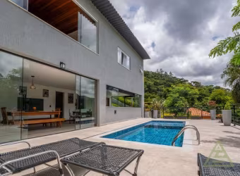 Casa de Condomínio para venda em Itaipava de 608.00m² com 5 Quartos, 4 Suites e 2 Garagens