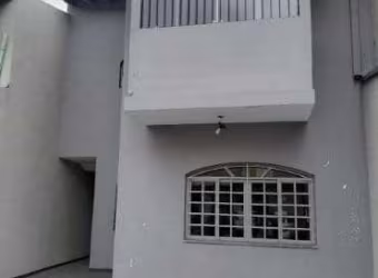 Casa para alugar em Centro de 170.00m² com 1 Quarto e 2 Garagens