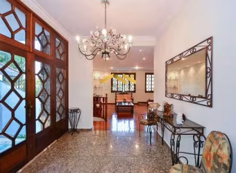 Casa à Venda com 488m², 4 dormitórios, 2 suítes e 6 vagas!!!