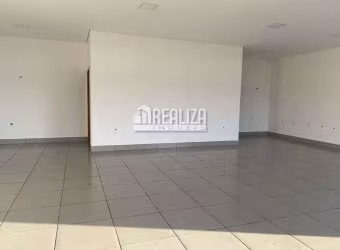 Casa à venda no Jardim Marajó, Uberaba: 4 dormitórios, churrasqueira e mais!