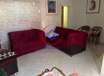 CASA FRENTE DE RUA DE TRÊS QUARTOS  E GARAGEM Á VENDA EM MARECHAL HERMES!