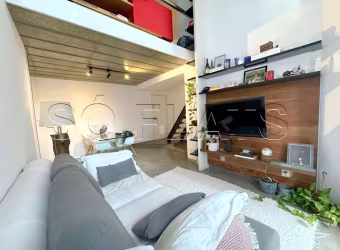 Apartamento duplex com 01 dormitório na Av Jamaris, próximo ao Metrô Moema, disponível para locação.