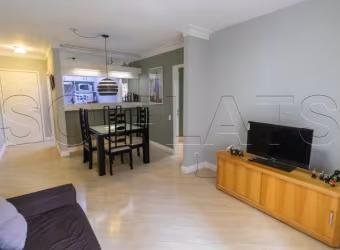 Flat com 02 dorms na Vila Nova Conceição, próximo a FMU e Av. Sto Amaro com serviços inclusos.
