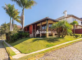 Casa térrea em condomínio alto padrão, 3 suítes, edícula, a venda de Porteira Fechada, por R$ 2.400.000,00 em Santa Felicidade, Curitiba, Paraná.