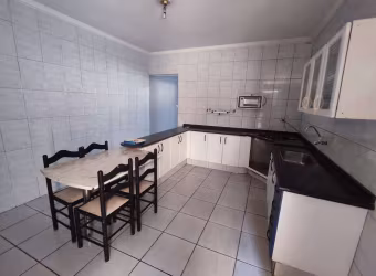 Venda ou locação! Casa com 2 quartos, 2 vagas e pronta para morar – Oportunidade em Piracicaba!