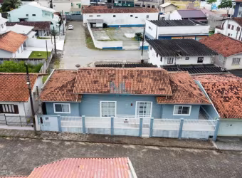 Casa Localizada a 135 metros da Praia Central de Barra Velha
